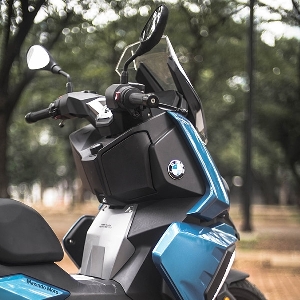 BMW C400X, Skuter Futuristik Buat Kaum  Urban 