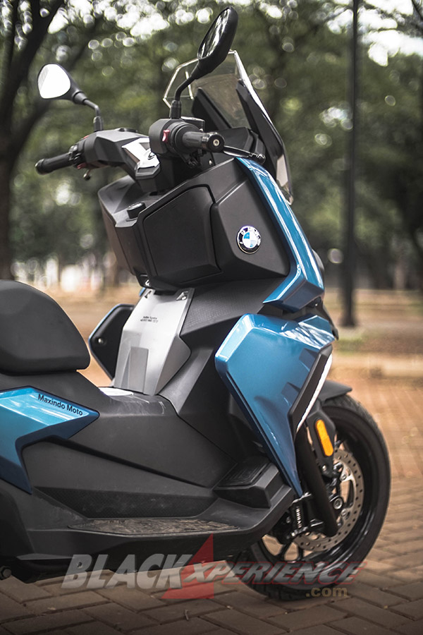 BMW C400X, Skuter Futuristik Buat Kaum  Urban 