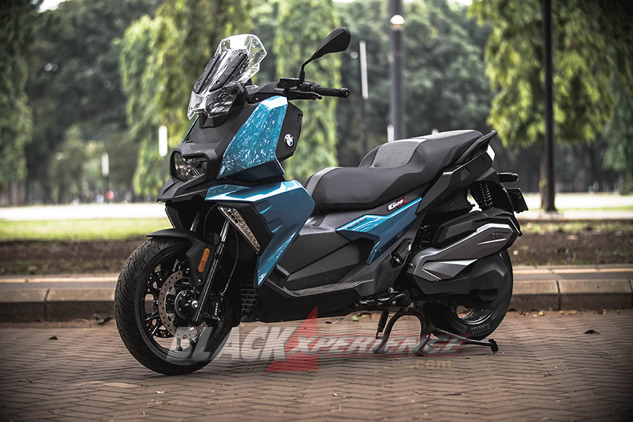 BMW C400X, Skuter Futuristik Buat Kaum  Urban 