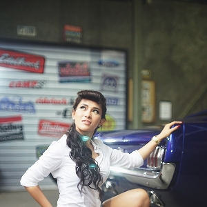 Siska - Dara Manis Pecinta American Muscle Car