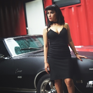 Siska - Dara Manis Pecinta American Muscle Car