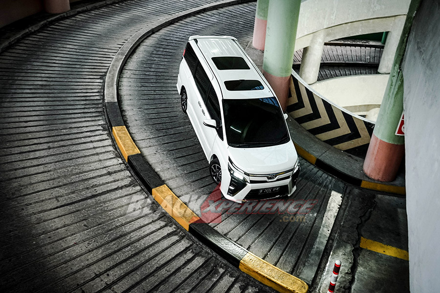 New Toyota Voxy - Baby Alphard You Can Buy -