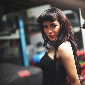 Siska - Dara Manis Pecinta American Muscle Car