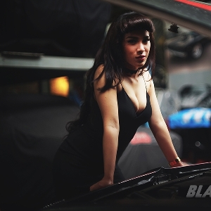 Siska - Dara Manis Pecinta American Muscle Car