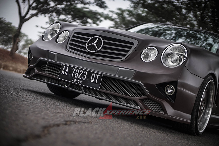 Modifikasi Mercedes E230, Modifikasi Extreme Body Kit dan Static Stance