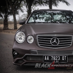 Modifikasi Mercedes E230, Modifikasi Extreme Body Kit dan Static Stance