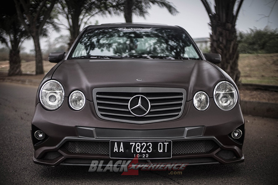 Modifikasi Mercedes E230, Modifikasi Extreme Body Kit dan Static Stance