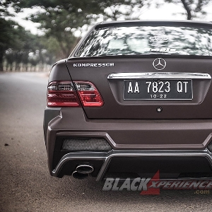 Modifikasi Mercedes E230, Modifikasi Extreme Body Kit dan Static Stance