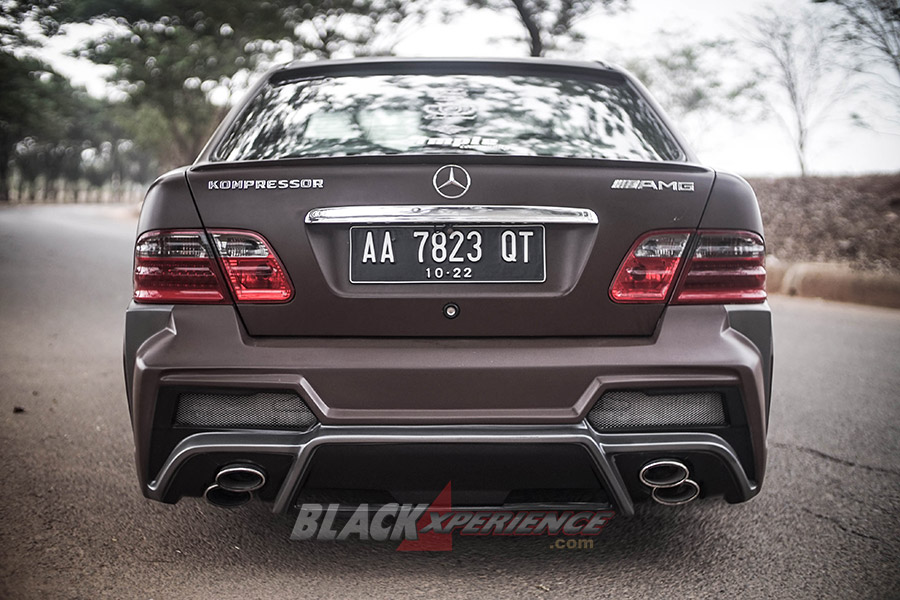 Modifikasi Mercedes E230, Modifikasi Extreme Body Kit dan Static Stance