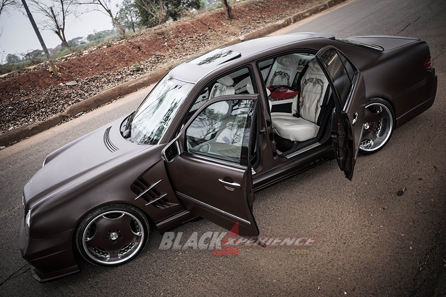 Modifikasi Mercedes E230, Modifikasi Extreme Body Kit dan Static Stance