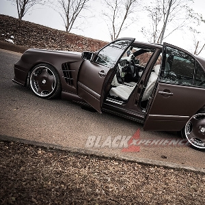 Modifikasi Mercedes E230, Modifikasi Extreme Body Kit dan Static Stance