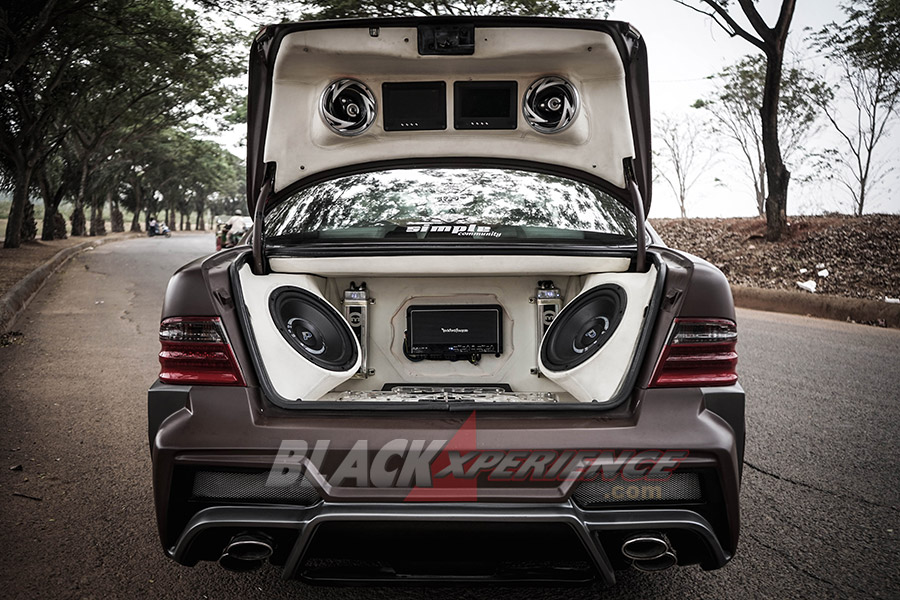 Modifikasi Mercedes E230, Modifikasi Extreme Body Kit dan Static Stance