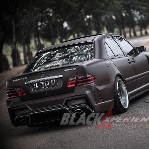 Modifikasi Mercedes E230, Modifikasi Extreme Body Kit dan Static Stance