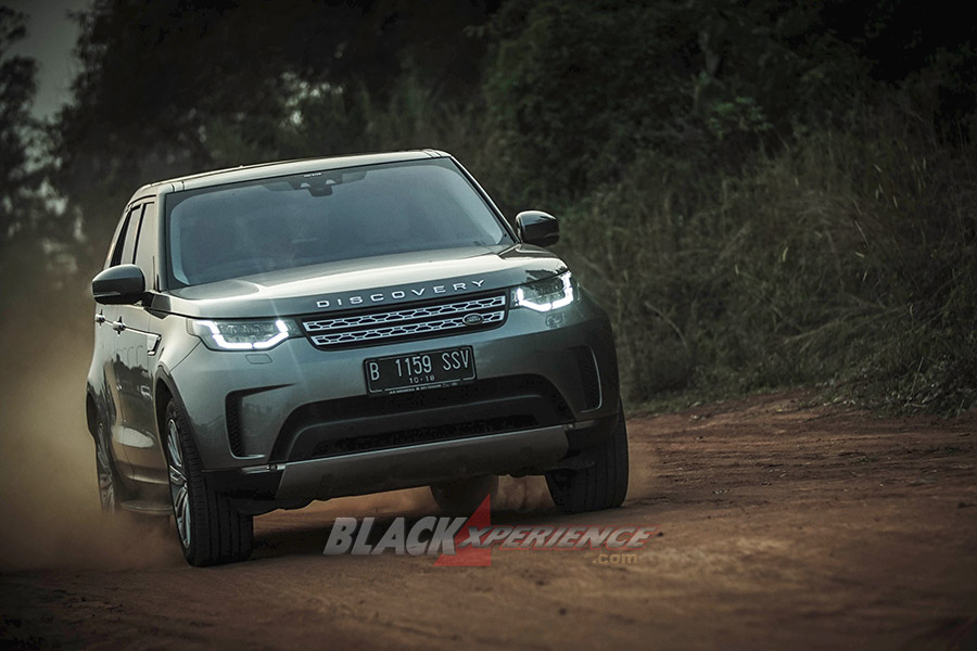 New Land Rover Discovery - Leads The Way