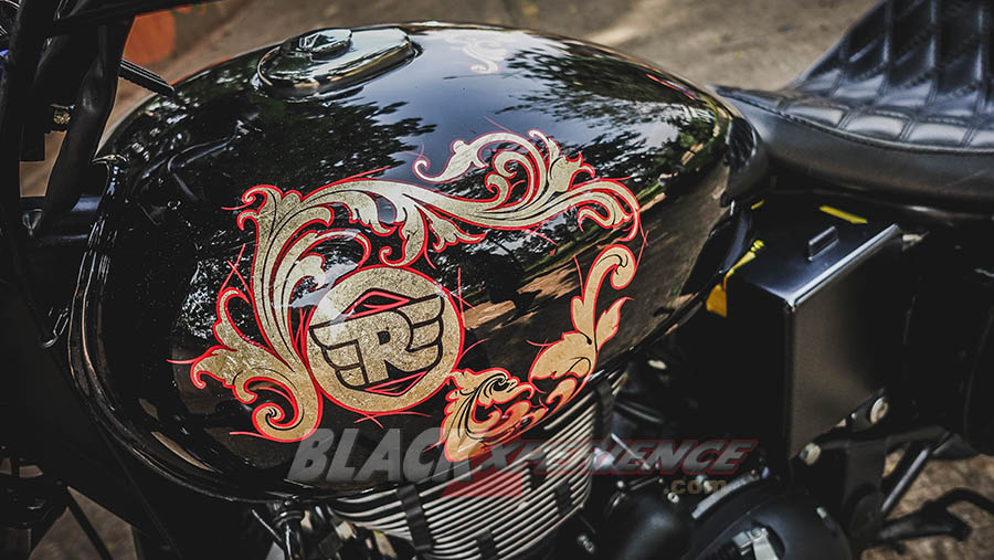 Modifikasi Royal Enfield,  Black Shine Bobber 