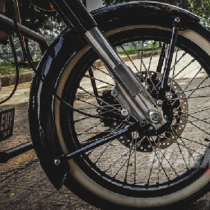 Modifikasi Royal Enfield,  Black Shine Bobber 