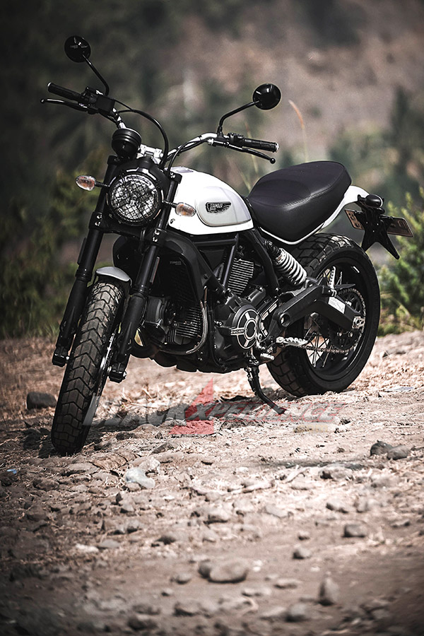 Scrambler Ducati 800 - Comfy Retro Bike