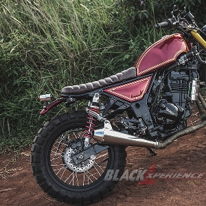 Modifikasi Ninja 250 - Ukir Spirit Rossoneri pada Motor Scrambler