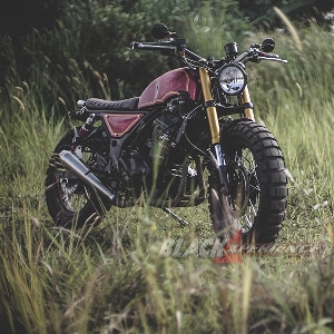 Modifikasi Ninja 250 - Ukir Spirit Rossoneri pada Motor Scrambler