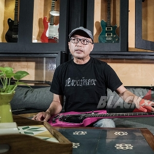 Toein B Radix, Kreator Gitar Lokal yang Menembus Persaingan Global
