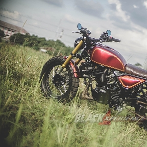 Modifikasi Ninja 250 - Ukir Spirit Rossoneri pada Motor Scrambler