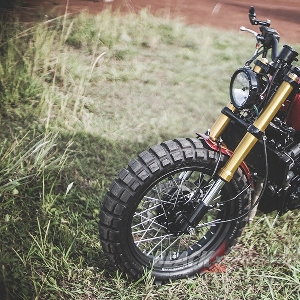 Modifikasi Ninja 250 - Ukir Spirit Rossoneri pada Motor Scrambler