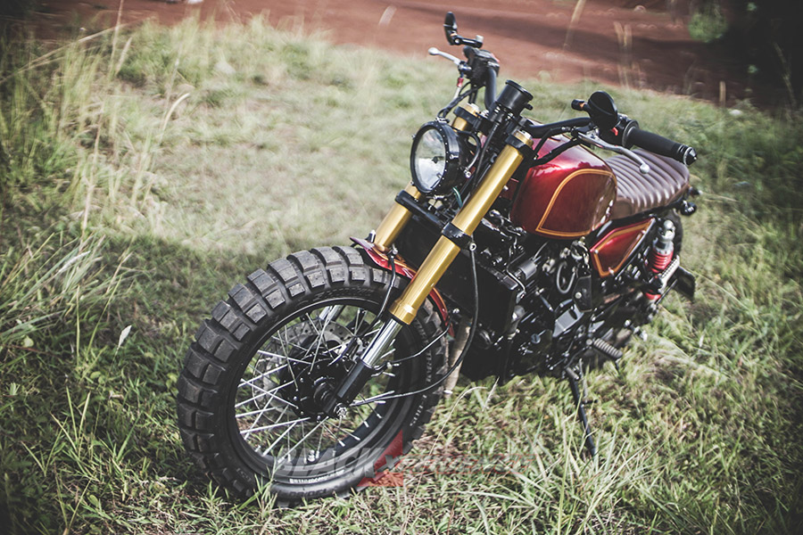 Modifikasi Ninja 250 - Ukir Spirit Rossoneri pada Motor Scrambler