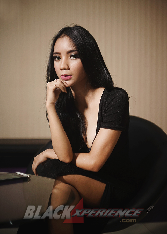 Yossie Selena - Modeling dan Presenter Jadi Impiannya