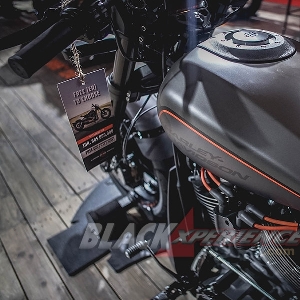 Harley Davidson FXDR dan Iron-Moge Klasik, Tenaga Modern