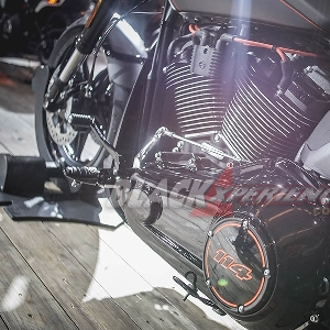 Harley Davidson FXDR dan Iron-Moge Klasik, Tenaga Modern