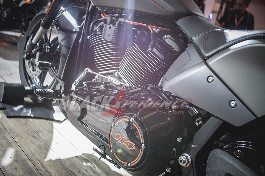 Harley Davidson FXDR dan Iron-Moge Klasik, Tenaga Modern