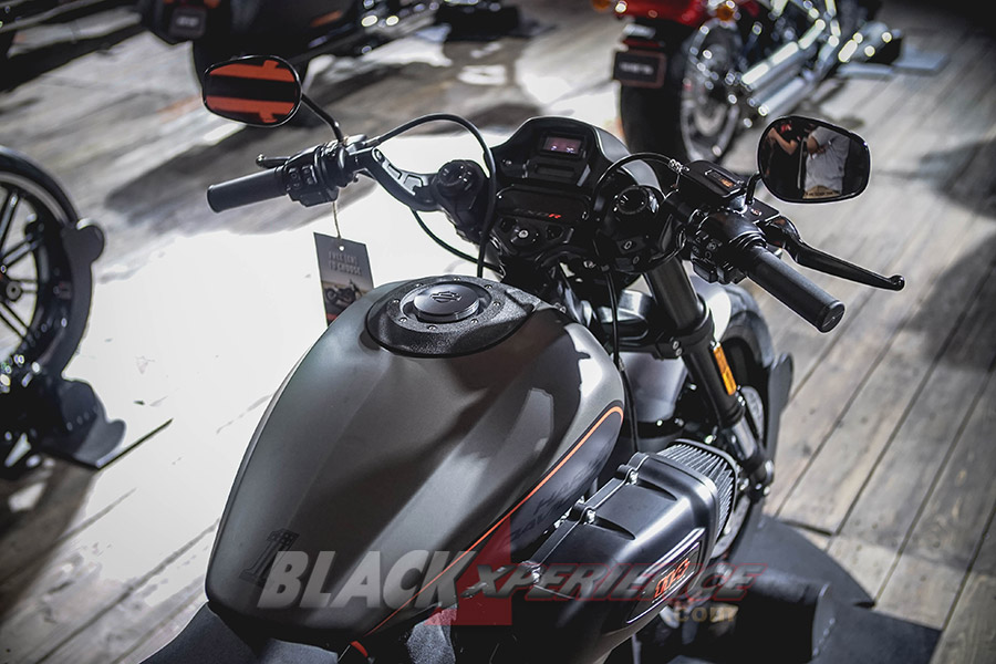 Harley Davidson FXDR dan Iron-Moge Klasik, Tenaga Modern