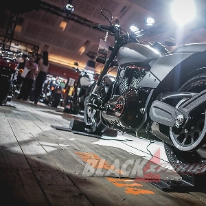 Harley Davidson FXDR dan Iron-Moge Klasik, Tenaga Modern