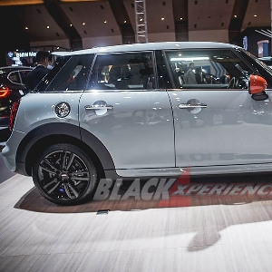 MINI Ice Blue Edition - Kombinasi Sporty nan Elegan 