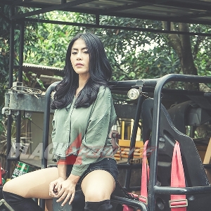 Sita Anggia - Sexy Offroader -