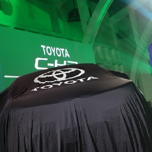 Product General Manager PT Toyota Astra Motor, Bansar Maduma mengatakan desain All New C-HR terinspirasi dari lekukan berlian, yang terlihat sangat stylish dan memiliki postur yang ikonik.