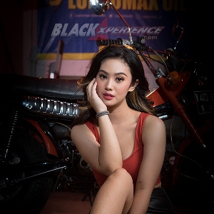 Nabila Putri, Mempesona Dengan Senyum dan Mata Indahnya