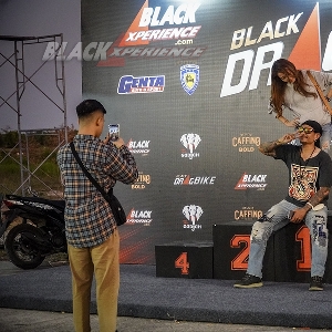 Entertainment dan Booth Blackxperience di Black Drag Bike 2023 Sidoarjo 