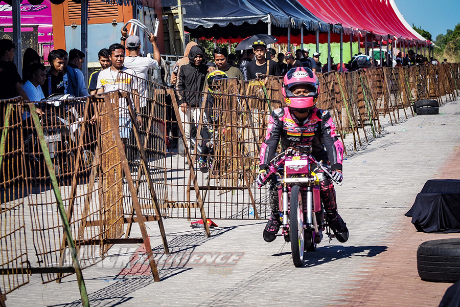 Start Line dan Aksi Dragster di Black Drag Bike 2023 Sidoarjo