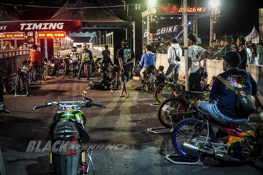 Suasana Paddock di Black Drag Black 2023