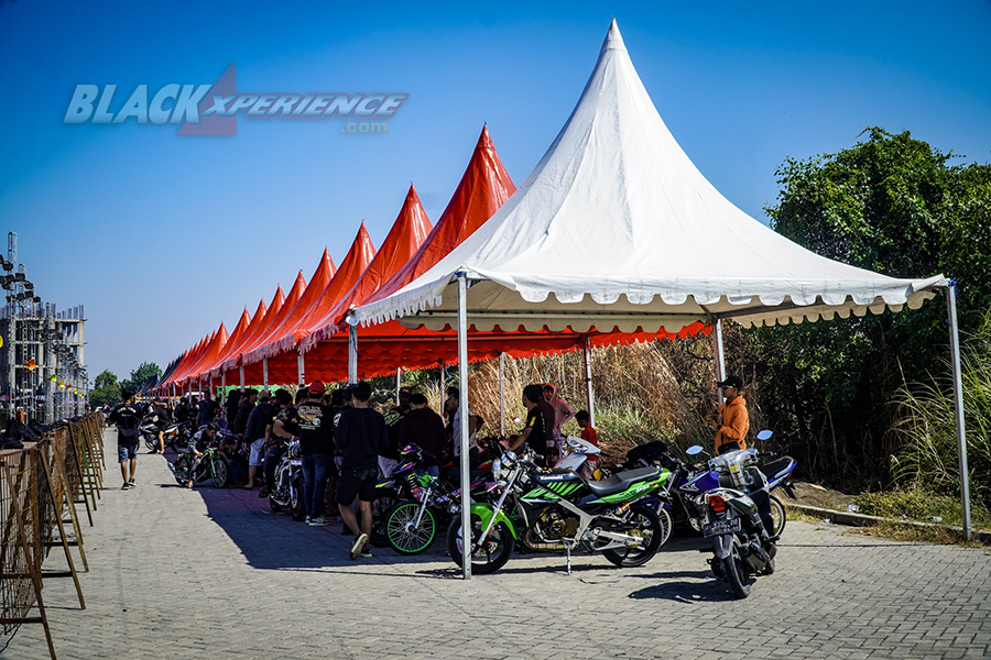 Suasana Paddock di Black Drag Black 2023