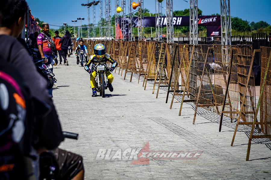 Suasana Paddock di Black Drag Black 2023