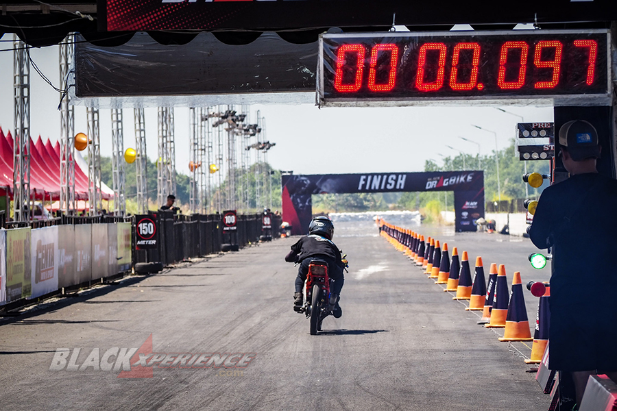 Start Line dan Aksi Dragster di Black Drag Bike 2023 Sidoarjo