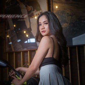 Gracela Andreas : Cowok Pake Motorsport BMW M1000RR Jadi Klik Banget