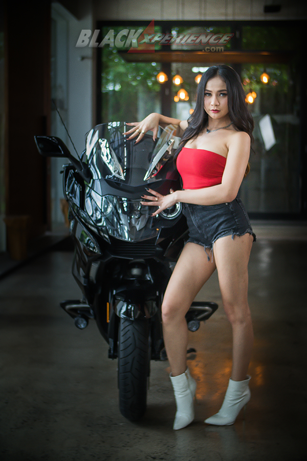 Gracela Andreas : Cowok Pake Motorsport BMW M1000RR Jadi Klik Banget