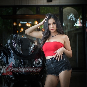 Gracela Andreas : Cowok Pake Motorsport BMW M1000RR Jadi Klik Banget