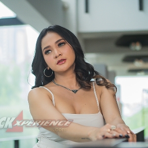 Gracela Andreas : Cowok Pake Motorsport BMW M1000RR Jadi Klik Banget