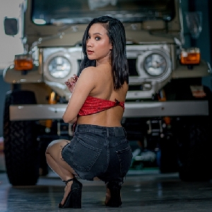 Desi Kumalawongso, Impian Jadi Beauty Vlogger X Pebalap Mobil