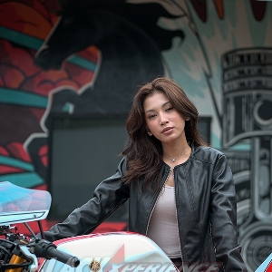 Putri Indiani, Lady Bikers yang Gandrungi Sportscar