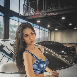 Giska Krystal, Model Cantik Nan Eksotis Ini Juga Pecinta Alam